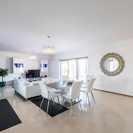 Splendide T3 Avec Terrasse Privee De 140 M2 Da Rocha